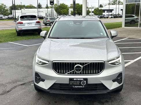 Certified 2025 Volvo XC40 B5 Plus AWD/4WD image 5