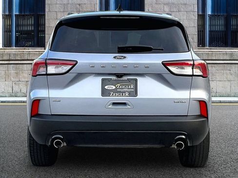 Used 2022 Ford Escape SE w/ SE Sport Appearance Package AWD/4WD image 4