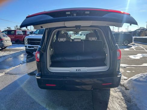 Used 2019 Lincoln Navigator Reserve image 13