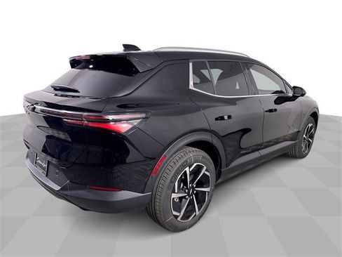 New 2026 Chevrolet Equinox EV LT image 8