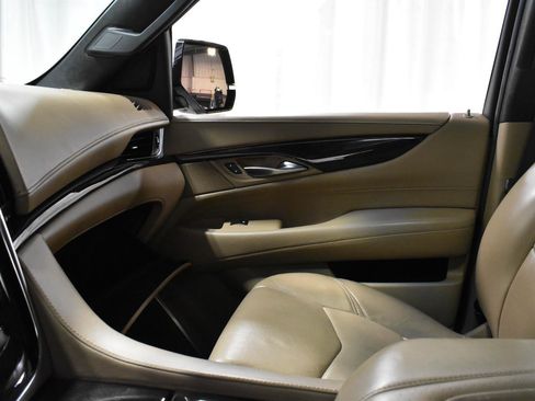 Used 2019 Cadillac Escalade Platinum image 22