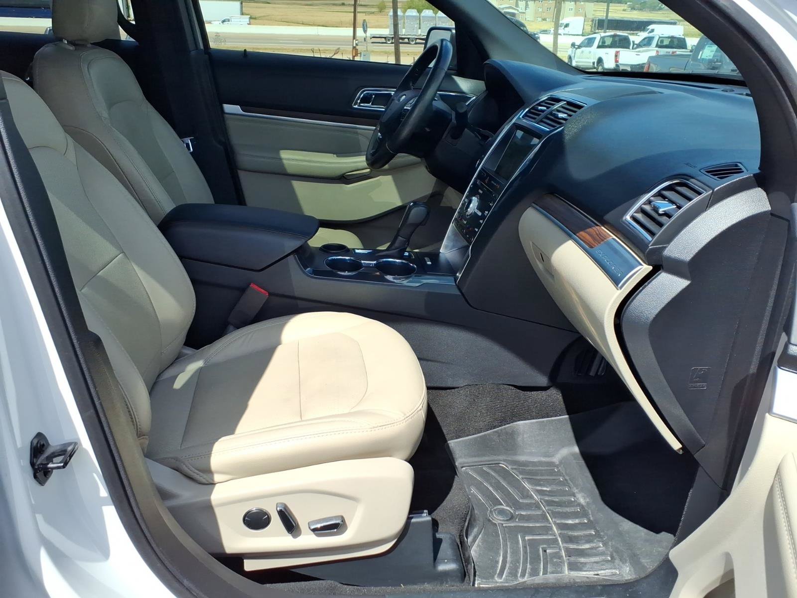 Used 2018 Ford Explorer Limited w/ Ford Safe & Smart Package FWD image 15
