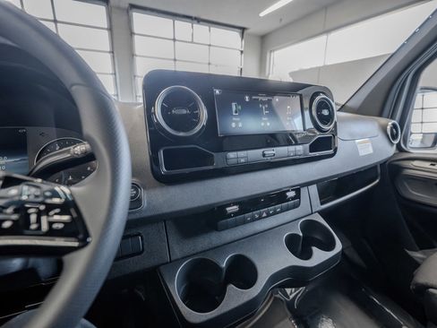 Used 2025 Mercedes-Benz Sprinter 2500 image 20