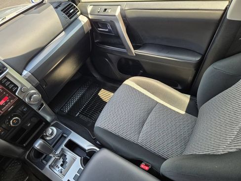 Used 2025 Toyota Camry SE w/ Convenience Package FWD image 31