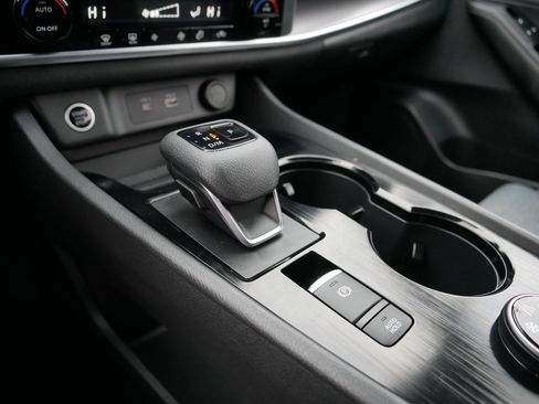 Certified 2023 Nissan Rogue SV image 24