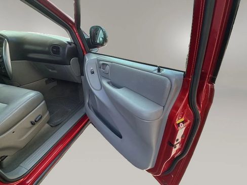 Used 2005 Chrysler Town & Country Touring w/ Luxury Group image 20