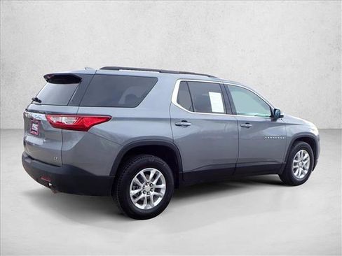 Used 2020 Chevrolet Traverse LT w/ Driver Confidence II Package image 4
