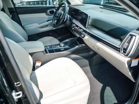 Certified 2025 Kia Sorento EX AWD/4WD image 15
