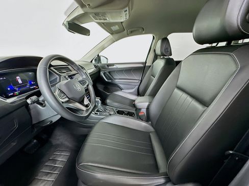 Used 2024 Volkswagen Tiguan SE image 13
