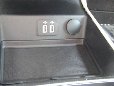 Used 2019 Ford Fusion SE FWD image 26