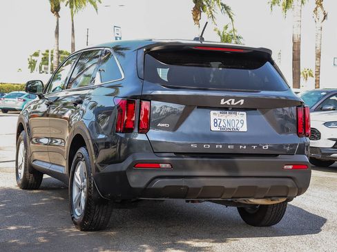 Used 2022 Kia Sorento LX AWD/4WD image 13
