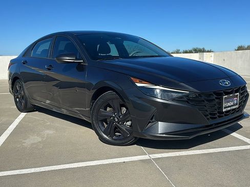 Used 2023 Hyundai Elantra SEL image 5