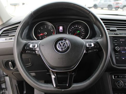Certified 2020 Volkswagen Tiguan SE image 11