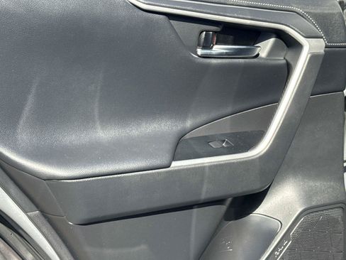Used 2020 Toyota RAV4 Limited FWD image 14