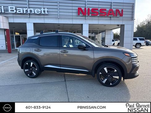 New 2026 Nissan Kicks SR w/ Cold Weather Package image 7
