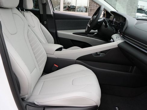 New 2025 Hyundai Elantra Limited image 10