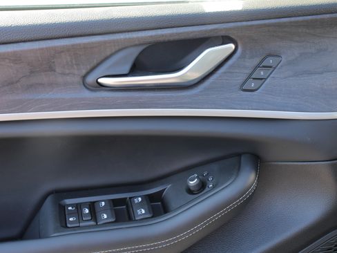 New 2025 Jeep Grand Cherokee L Limited image 7