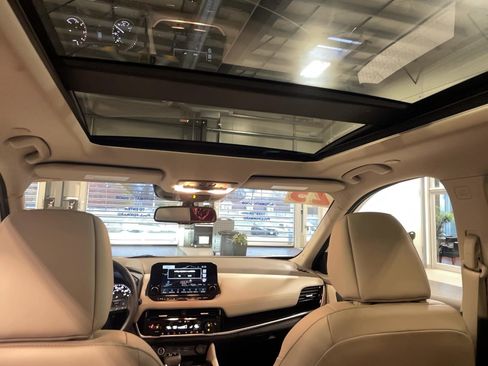 Used 2023 Nissan Rogue SL w/ SL Premium Package image 7