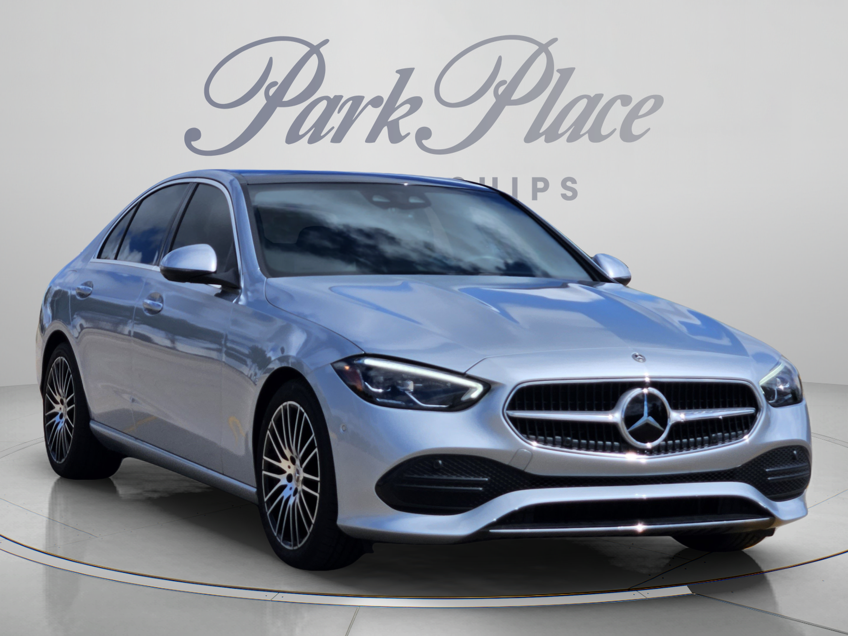 Used 2023 Mercedes-Benz C 300 4MATIC Sedan image 4