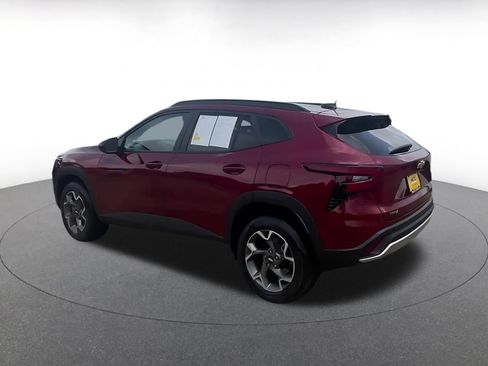 Used 2025 Chevrolet Trax LT FWD image 8