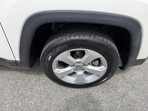 Used 2019 Jeep Compass Latitude w/ Cold Weather Group AWD/4WD image 11