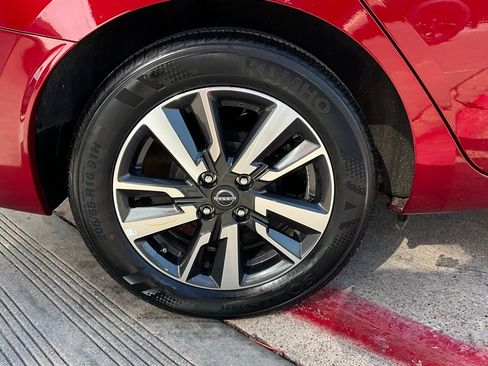 Used 2025 Nissan Versa SV image 9