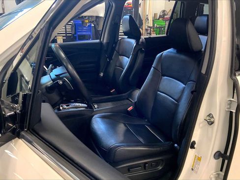 Used 2018 Honda Pilot Touring image 10