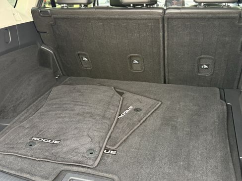 Used 2025 Nissan Rogue SV w/ SV Premium Package image 33