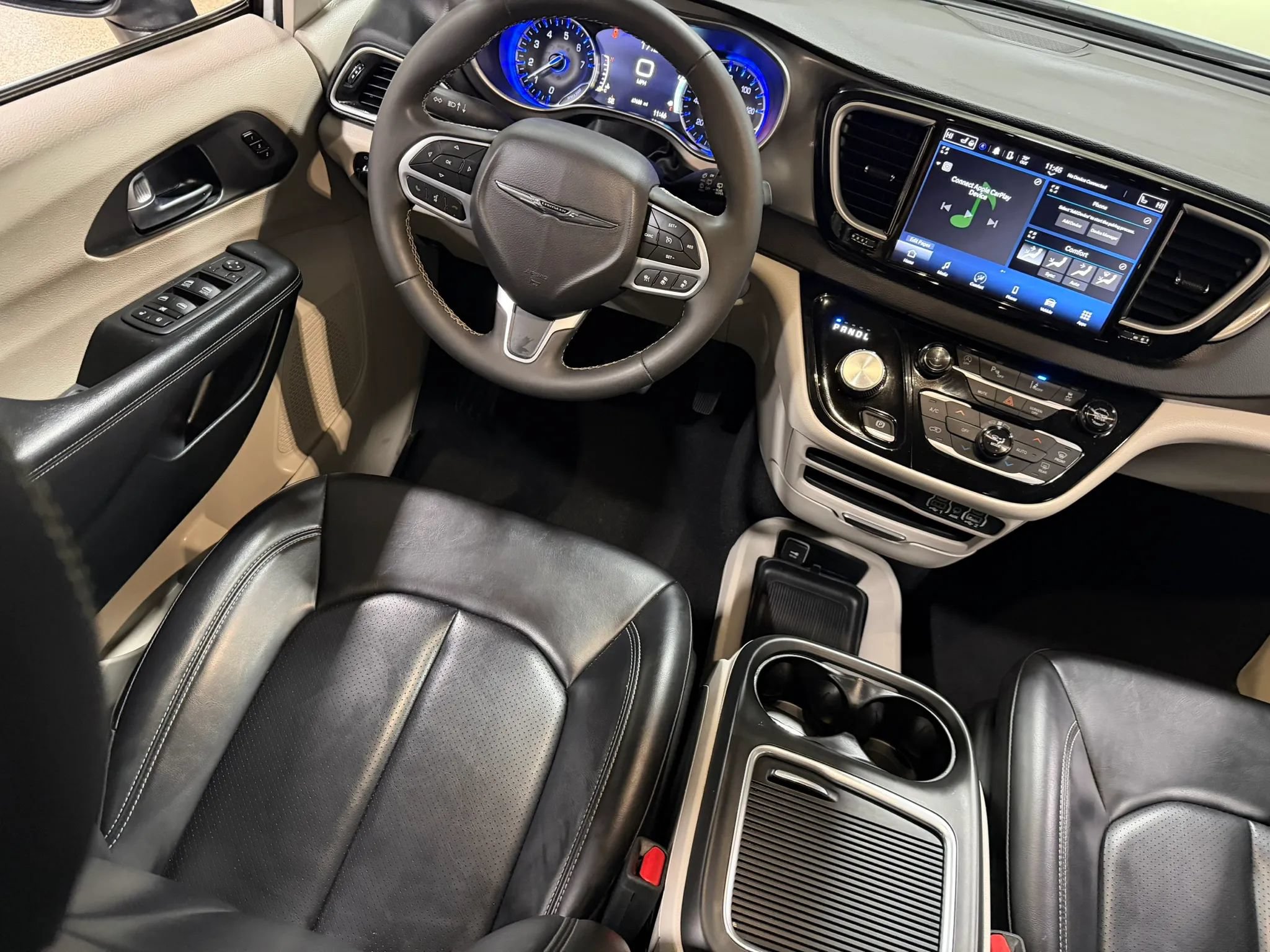 Used 2023 Chrysler Pacifica Touring-L FWD image 54