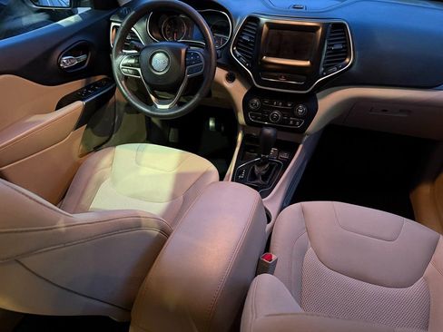 Used 2019 Jeep Cherokee Latitude w/ Popular Appearance Group image 11