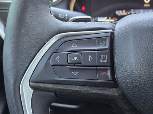 Used 2024 Jeep Grand Cherokee Limited w/ Black Appearance Package image 28