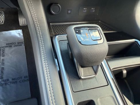 Used 2025 Nissan Pathfinder Platinum image 36