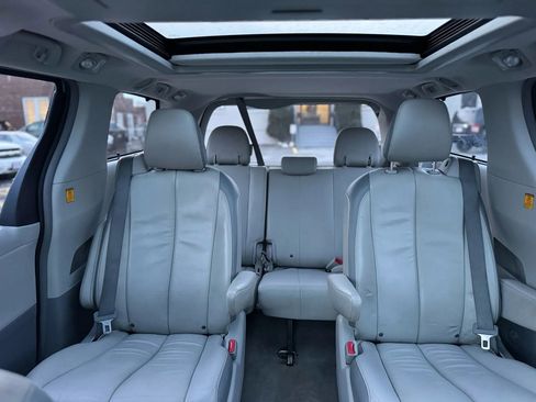 Used 2013 Toyota Sienna Limited image 24