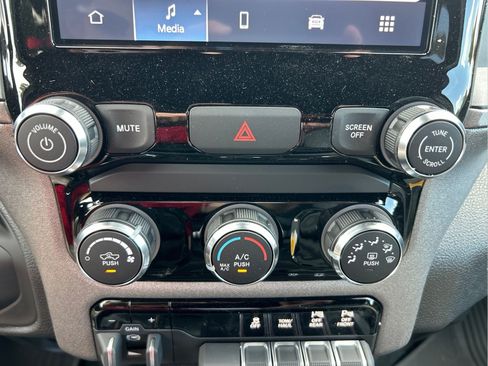 New 2026 RAM 2500 Tradesman w/ Chrome Appearance Group AWD/4WD image 27
