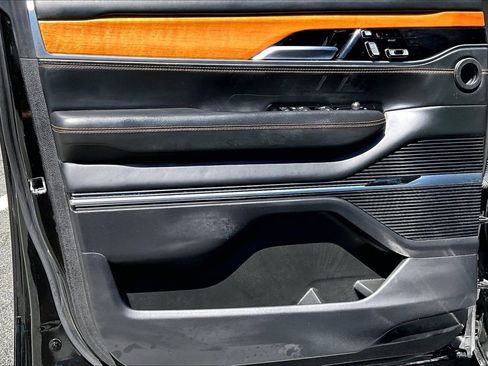 Certified 2022 Jeep Grand Wagoneer Series III AWD/4WD image 28
