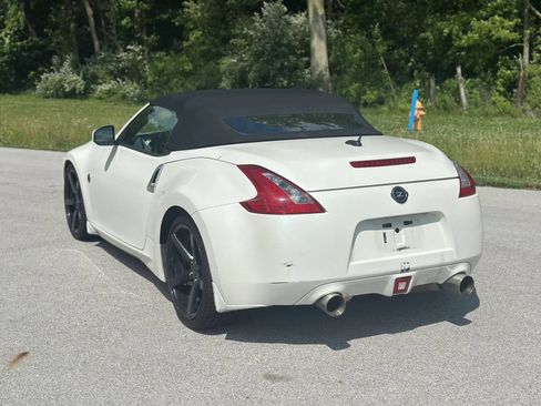 Used 2014 Nissan 370Z Touring RWD image 18