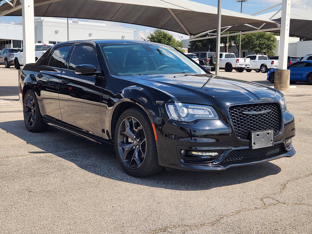 Used 2023 Chrysler 300 Touring L RWD image 3