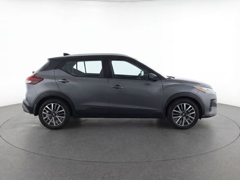 Used 2024 Nissan Kicks SV image 11