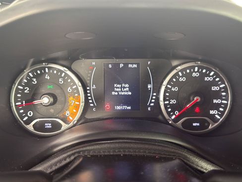 Used 2017 Jeep Renegade Latitude w/ Cold Weather Group AWD/4WD image 17