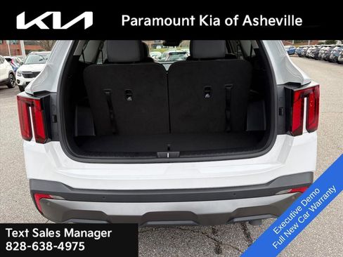 Used 2025 Kia Sorento SX image 29