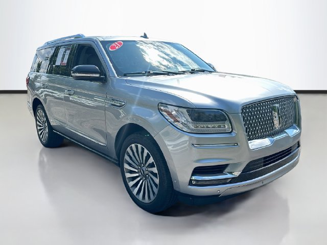 Used 2021 Lincoln Navigator Reserve w/ Luxury Package AWD/4WD image 2