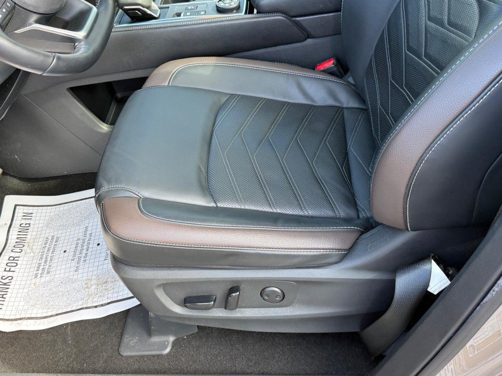 Used 2024 Nissan Pathfinder Platinum w/ Lighting Package (N93) AWD/4WD image 19