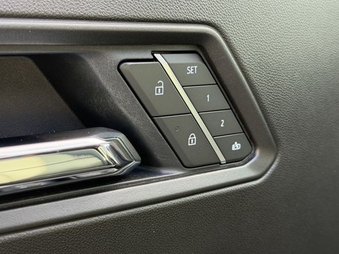 Used 2025 Chevrolet Colorado ZR2 w/ Technology Package image 12