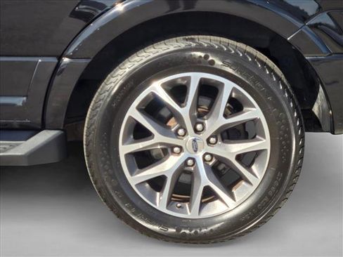 Used 2017 Ford Expedition XLT w/ Equipment Group 202A image 24