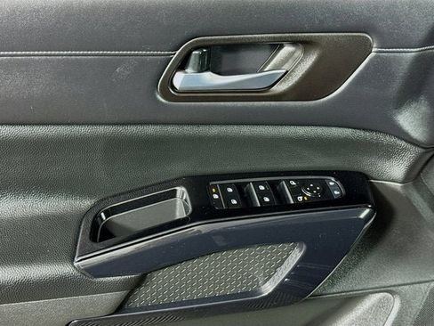 Used 2022 Nissan Pathfinder S AWD/4WD image 15