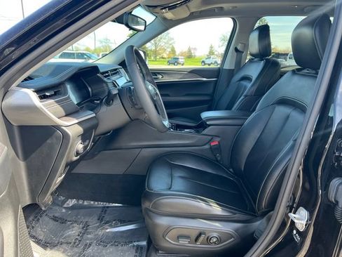 Used 2023 Jeep Grand Cherokee Limited AWD/4WD image 9