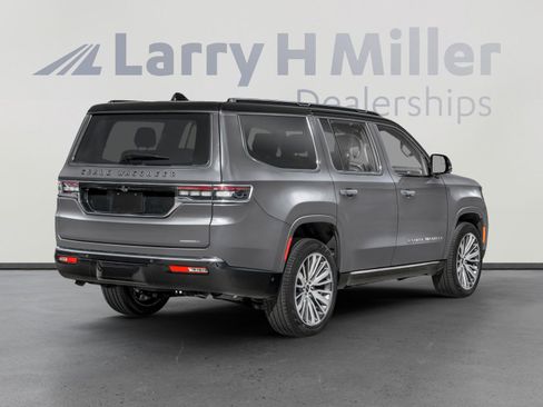Used 2025 Jeep Grand Wagoneer Series II Obsidian w/ Quick Order Packagew 28T image 5