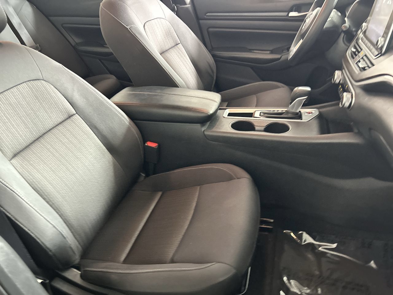 Used 2025 Nissan Altima 2.5 SV FWD image 26