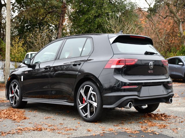 New 2026 Volkswagen GTI SE FWD image 5