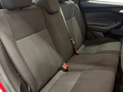 Used 2017 Ford Focus SE w/ Cold Weather Package FWD image 18